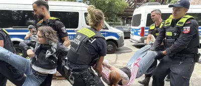 Pro-palästinensische Aktivisten blockieren erneut Rheinmetall-Werk in Berlin-Wedding