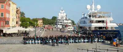 Proteste in Venedig gegen US-Botschafter Fertitta und seine Megajacht