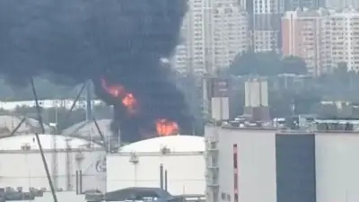 Raffinerie nahe Moskau erneut in Flammen: Drohnenangriff aus Ukraine