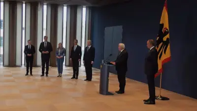 Regierungsumbildung: Steinmeier ernennt neue Minister nach Spahn-Rücktritt
