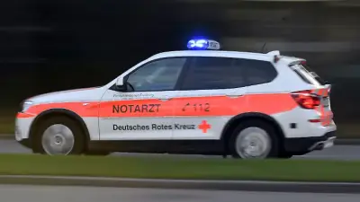 Schwerer Unfall auf B492: 18-Jähriger frontal gegen Lastwagen
