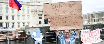 Schwimm-Demo in Berlin erneut wegen Regen ausgefallen