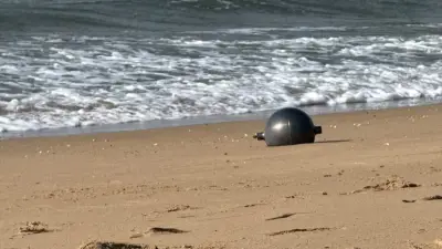 Sechs „Space Balls“ an australischem Strand angespült – Weltraumschrott-Alarm