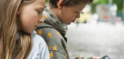 Smartphone schadet Leseverständnis von Kindern