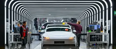 Tesla verfehlt Gewinnerwartungen: Fokus auf Roboter und Robotaxis drückt Gewinn