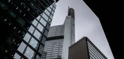 UniCredit nähert sich Commerzbank-Übernahme: Pause im Bankenkrimi