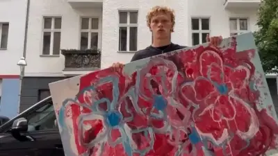 Union-Star Leopold Querfeld zeigt rotes Gemälde auf Instagram