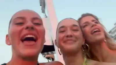 Urlaub auf Ibiza: Marta Kostjuk feiert mit Caro Daur und Eva Lys