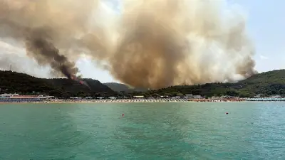 Waldbrände in Südeuropa: Hunderte Touristen auf See evakuiert