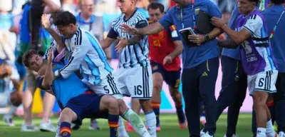 WM-Finale: Argentiniens Paredes attackiert spanische Spieler nach Abpfiff