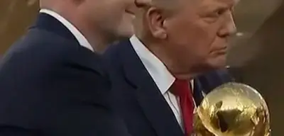 WM-Finale: Trump ignoriert Buhrufe und bleibt bei Siegerehrung auf der Bühne