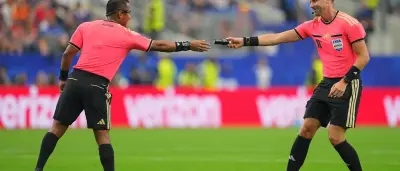 WM-Halbfinale: Schiedsrichter Iván Barton sorgt mit Freistoßspray für Lacher