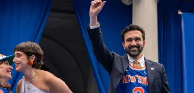Zohran Mamdani: New Yorks Bürgermeister trägt Anzug sogar im Pool
