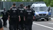 10.000 Polizisten schützen AfD-Parteitag in Erfurt: Depots mit Pflastersteinen entdeckt