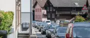 18 km Stau am Gotthard: Drei Stunden Wartezeit am Pfingstwochenende