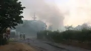 200 Heuballen in Flammen: Feuerwehr kämpft gegen Waldbrandgefahr