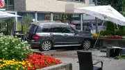 84-Jähriger fährt in Café-Außenbereich in Wuppertal – vier Leichtverletzte