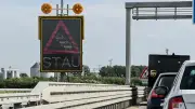 A9-Unfall: Wohnmobil rammt Kleinbusse – neun Verletzte