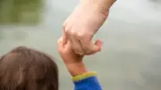 Adoptionen in Deutschland auf Rekordtief: Stiefkindadoption steigt