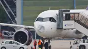 Airbus A320 mit verbeulter Nase in Stuttgart gelandet