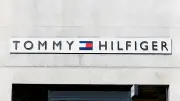 Amazon Tommy Hilfiger Sale: Bis zu 50% Rabatt auf Sommer-Mode