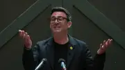 Andy Burnham wird neuer britischer Premierminister – Labour-Mehrheit sichert Kür