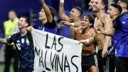 Argentinien-Stars jubeln mit Kriegsplakat: FIFA-Ärger droht