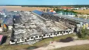 Aufräumarbeiten nach Großbrand in Schweinemastanlage in Coswig laufen