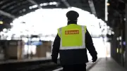 Bahn-Mitarbeiter nach Sturz aus Zug außer Lebensgefahr – Haftbefehl abgelehnt