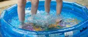 Bakterien und Viren im Pool: Gesundheitsrisiken und Schutzmaßnahmen