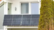 Balkonkraftwerke: So viel CO₂ sparen die Mini-Solaranlagen wirklich