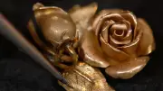 Bares für Rares: Goldene Rosen-Garnitur erzielt 4.300 Euro