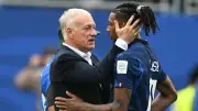 Bayern-Star Olise weint nach Frankreich-Pleite gegen England