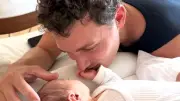Benjamin Pavard zum ersten Mal Vater: Baby-Fotos mit Töchterchen Lena Rose