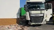 Betrunkener Lkw-Fahrer kracht in Hauswand: 3,4 Promille