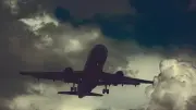 Blindflug in Stuttgart: Hagel zerstört Windschutzscheibe von Air-Cairo-Airbus