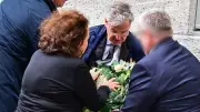 Bonhoeffer-Nachfahre reißt AfD-Kranz bei Stauffenberg-Gedenken weg