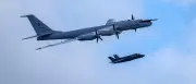 Britische F-35 fangen russische Tupolew nahe Flugzeugträger ab