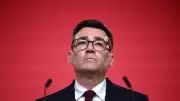 Britischer Premier Burnham senkt Pub-Steuer um 20 Prozent