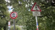 Bürokratisches Trauerspiel am Alten Wiesenweg: Verbotsschild sorgt für Frust