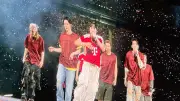 BTS überrascht Fans mit deutschen Trikots und Songzeilen in München