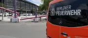 Bus rammt Wasserleitung in Berlin-Mitte: 200 Meter Gefahr