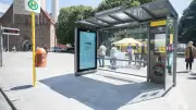 BVG testet Haltestelle der Zukunft in Berlin-Mitte mit WLAN und Defibrillator