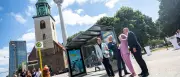 BVG testet innovative Wartehalle mit Notruf und Defibrillator in Berlin