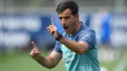Carles Martínez startet in Leverkusen: Alonso-Stil kehrt zurück