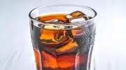 Cola statt OP: Ärzte behandeln Bezoar mit Diät-Cola nach Abnehmspritze