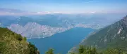 Deutscher (61) stirbt bei Gleitschirmabsturz am Gardasee