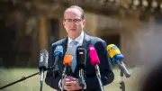 Dobrindt verteidigt Abschiebeflug aus Leipzig gegen Proteste