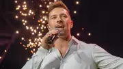 DSDS-Star Ramon Roselly baut Erdbeerstand für Freundin: Schokoselly-Truck gestartet