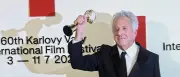 Dustin Hoffman mit Kristallglobus in Karlsbad geehrt